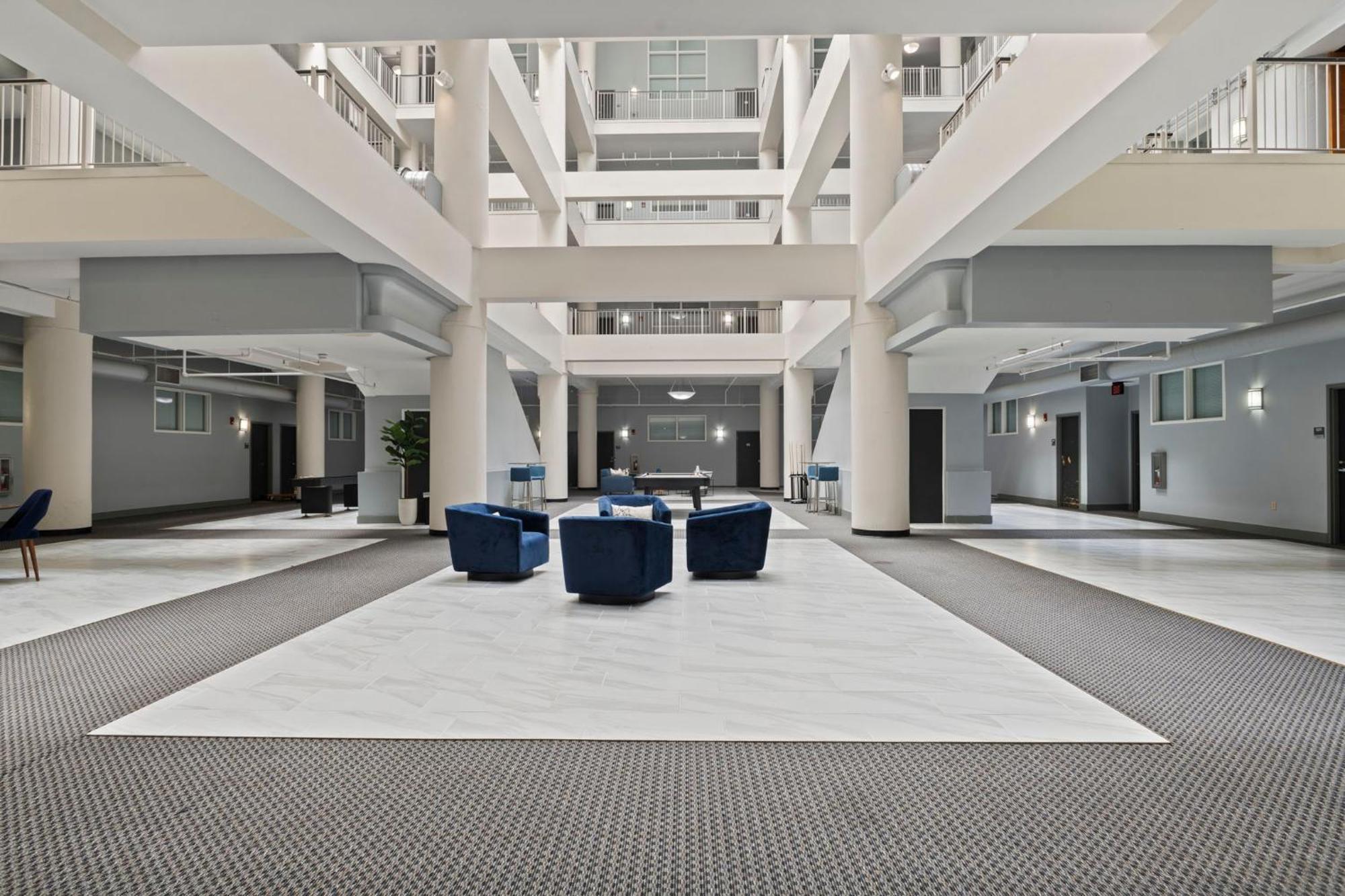 Indy Metro Stay - Sleeps 8 - Skywalk Access - Monument Circle Индианаполис Экстерьер фото