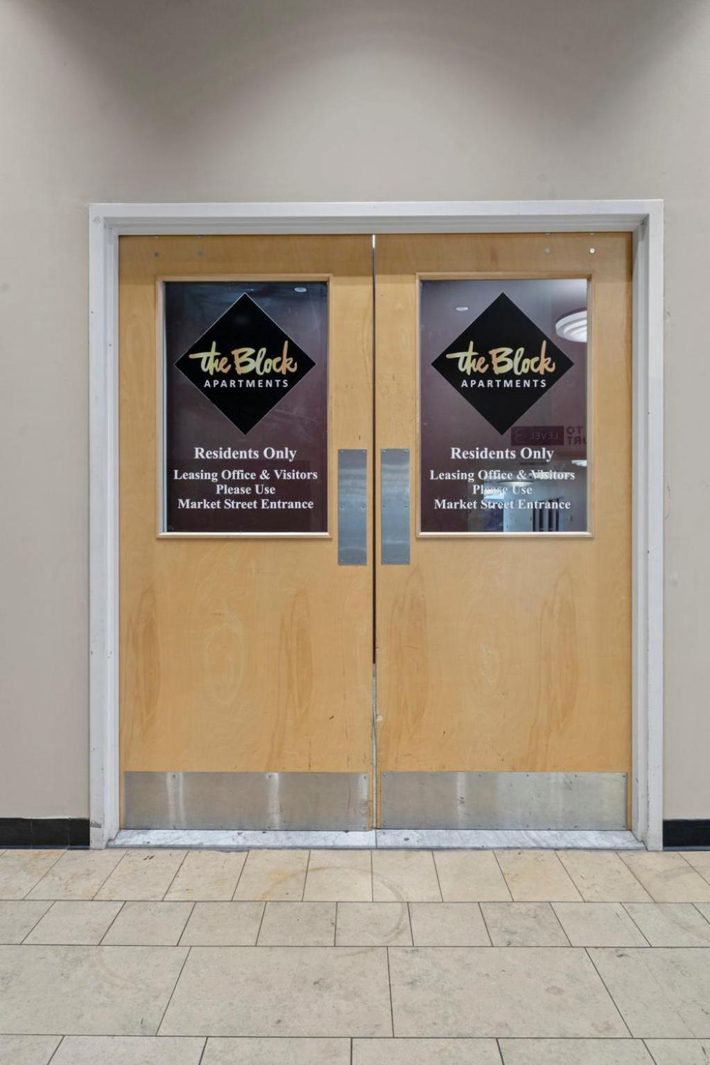 Indy Metro Stay - Sleeps 8 - Skywalk Access - Monument Circle Индианаполис Экстерьер фото