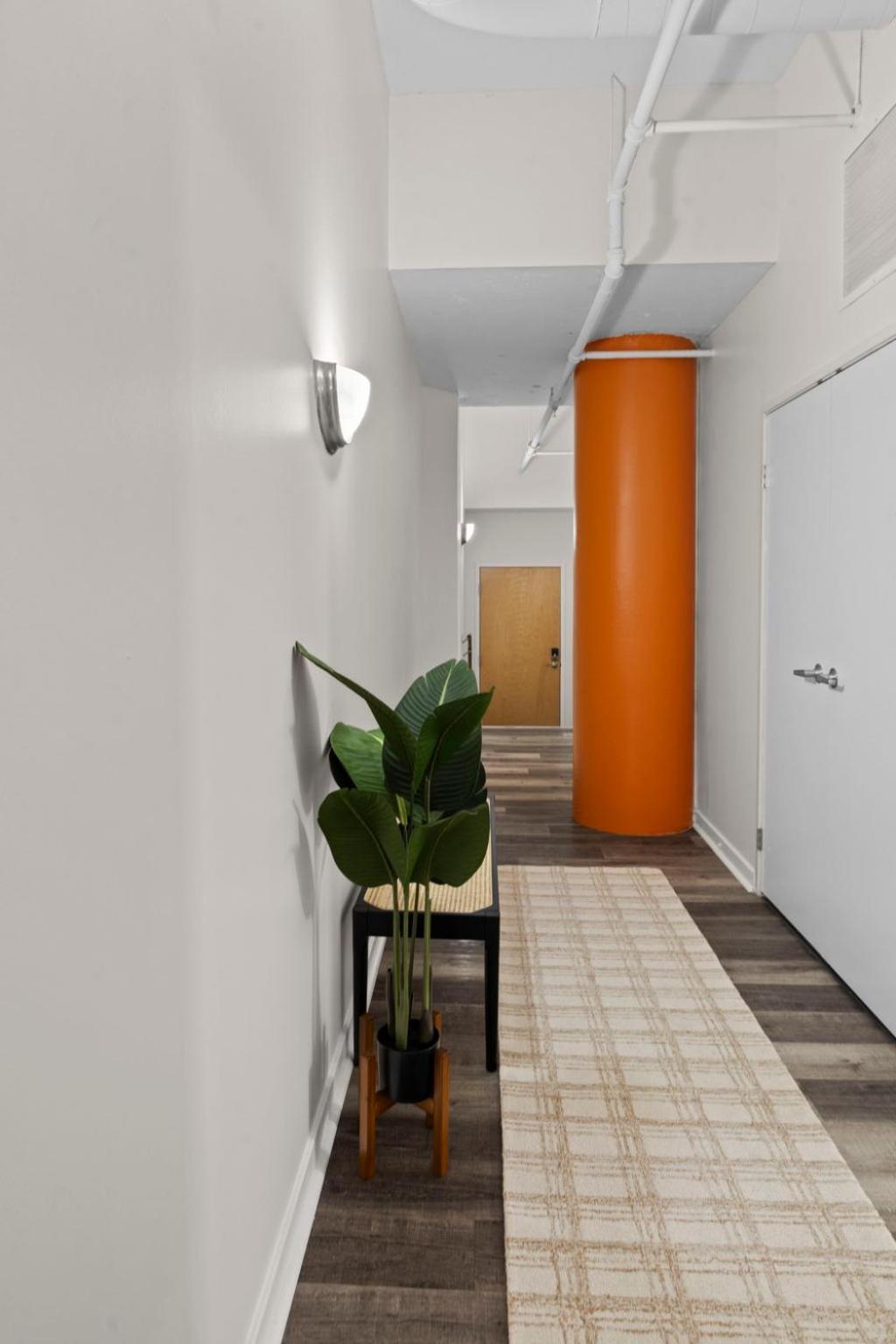 Indy Metro Stay - Sleeps 8 - Skywalk Access - Monument Circle Индианаполис Экстерьер фото