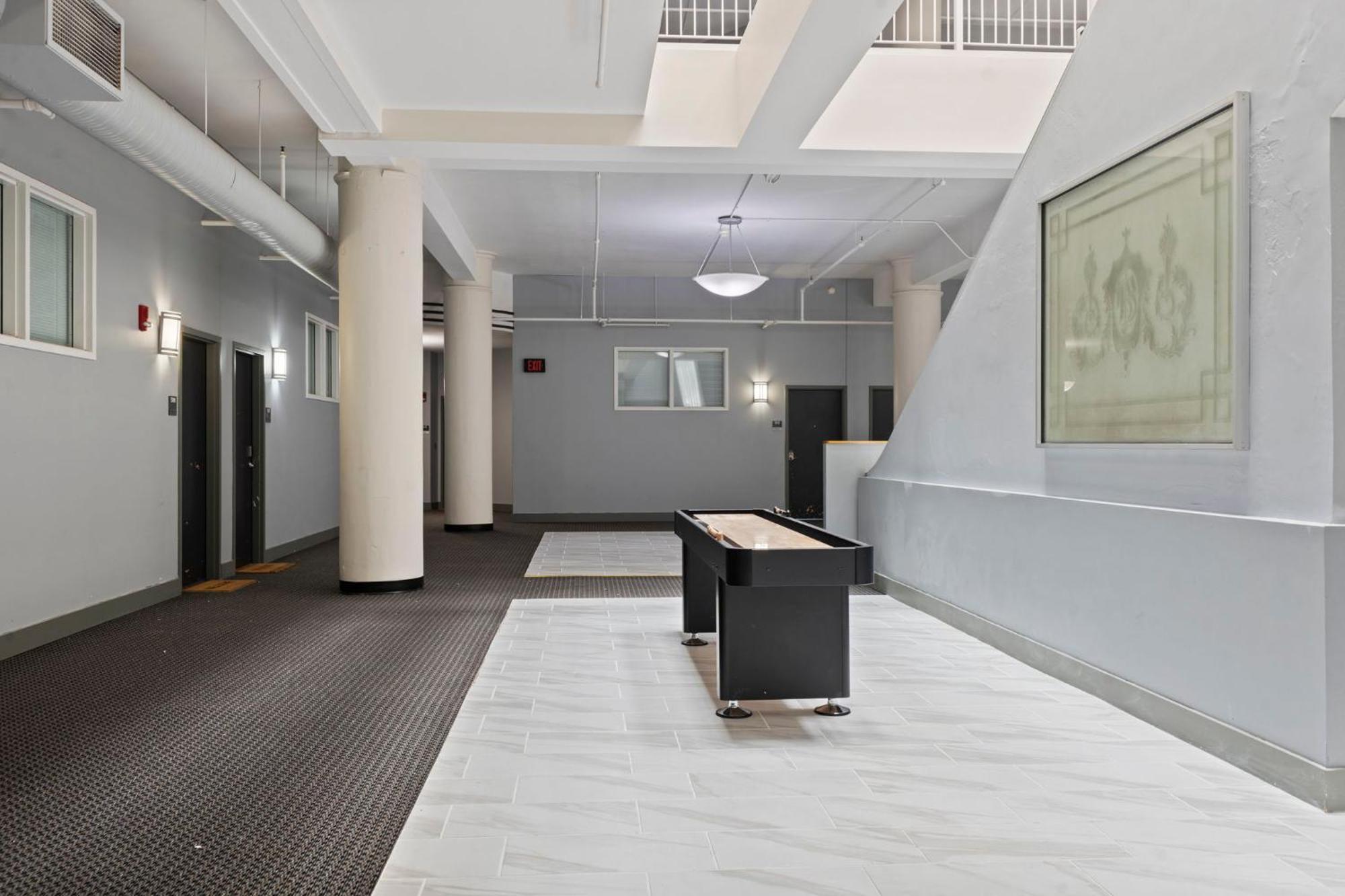 Indy Metro Stay - Sleeps 8 - Skywalk Access - Monument Circle Индианаполис Экстерьер фото