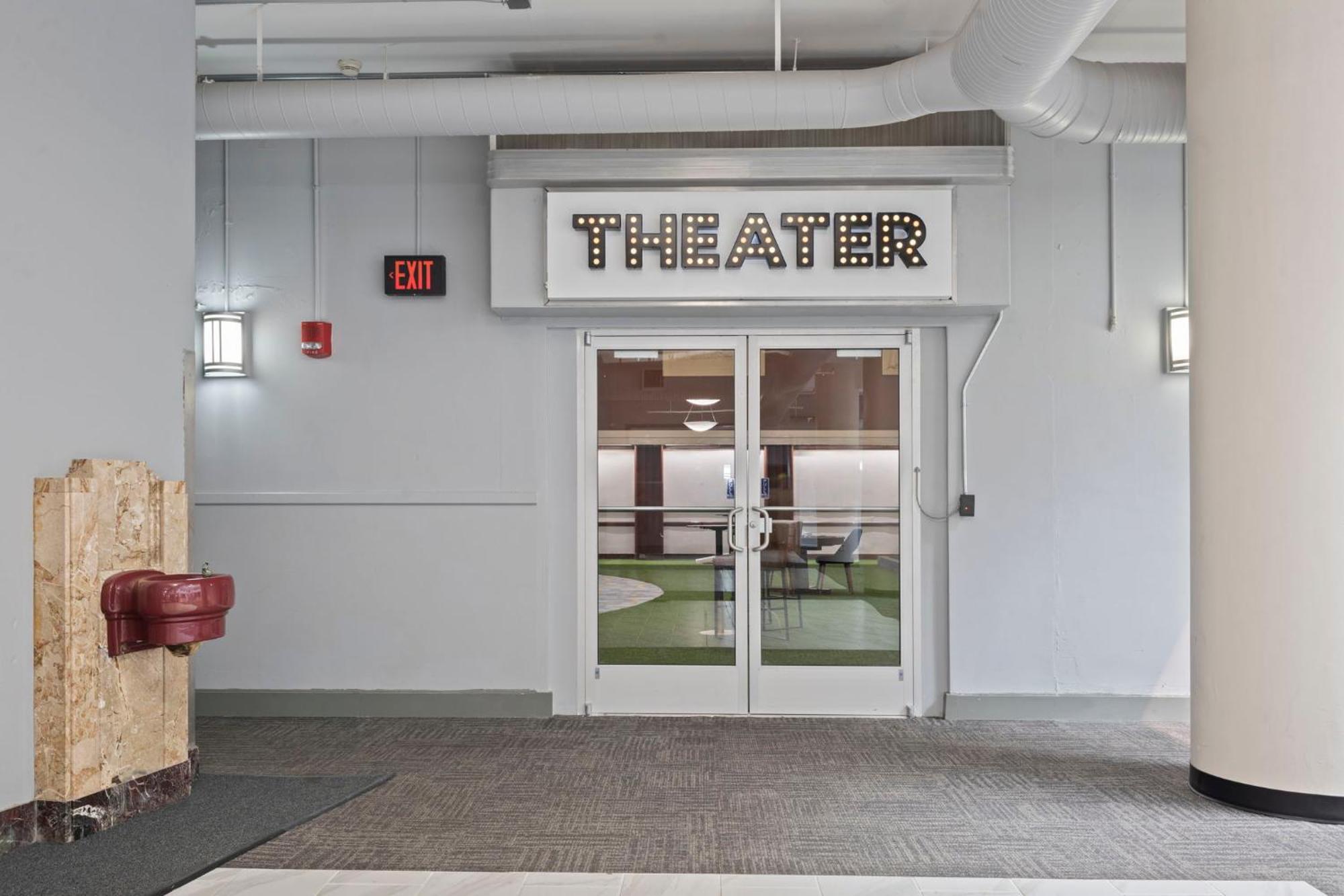 Indy Metro Stay - Sleeps 8 - Skywalk Access - Monument Circle Индианаполис Экстерьер фото